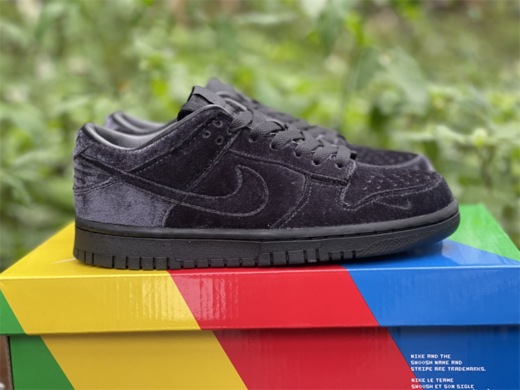 dunk low triple black